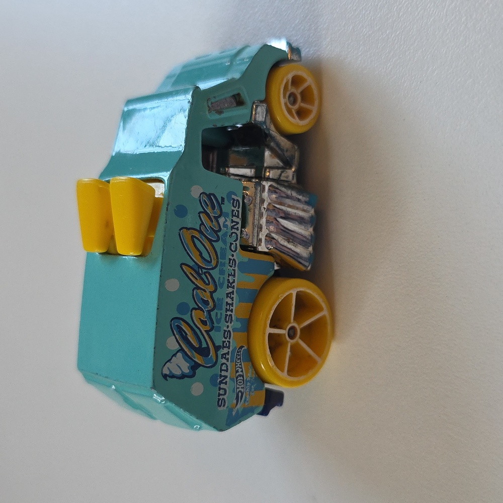 🏁 Hot Wheels Cool One Ice Cream Truck - Blue and Yellow